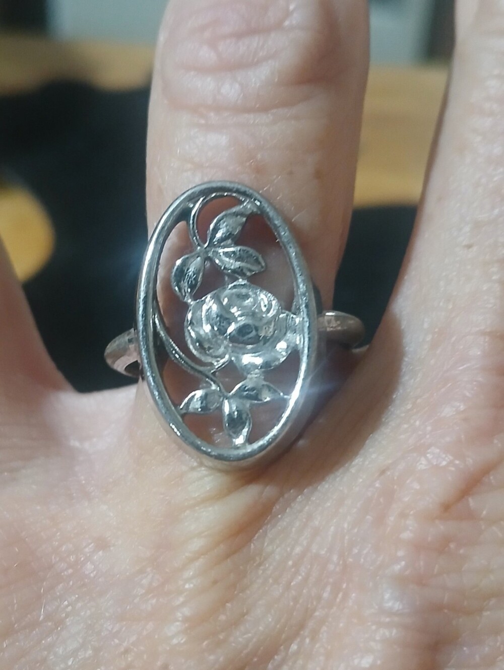 Avon Rosamonde 1975 Floral Ring
